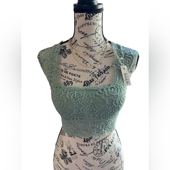 NWT Lace Crop Top | One Size | Must-Have Essential| 💫Selling Fast💫 - Picture 1 of 3